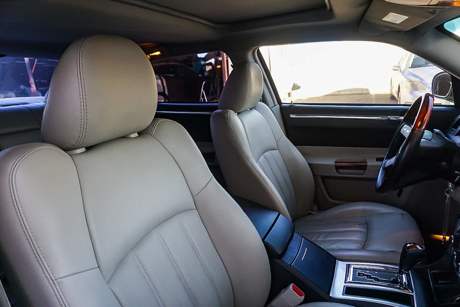 Thumbnail: 2006 Chrysler 300 - 17