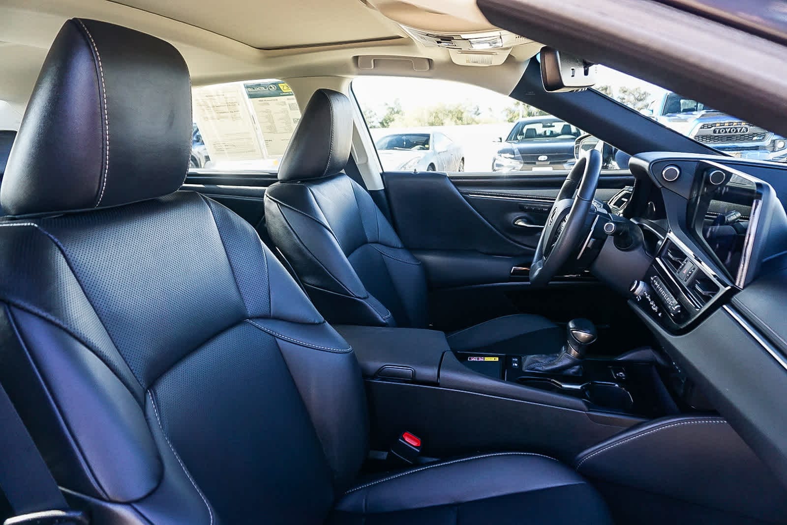 Thumbnail: 2023 Lexus ES - 17