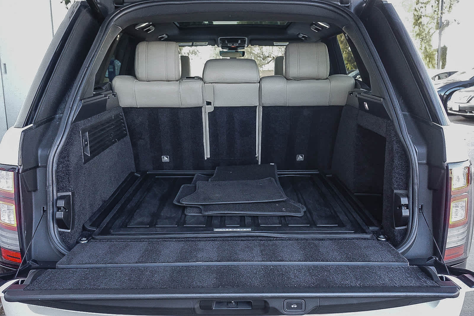 Thumbnail: 2017 Land Rover Range Rover - 25