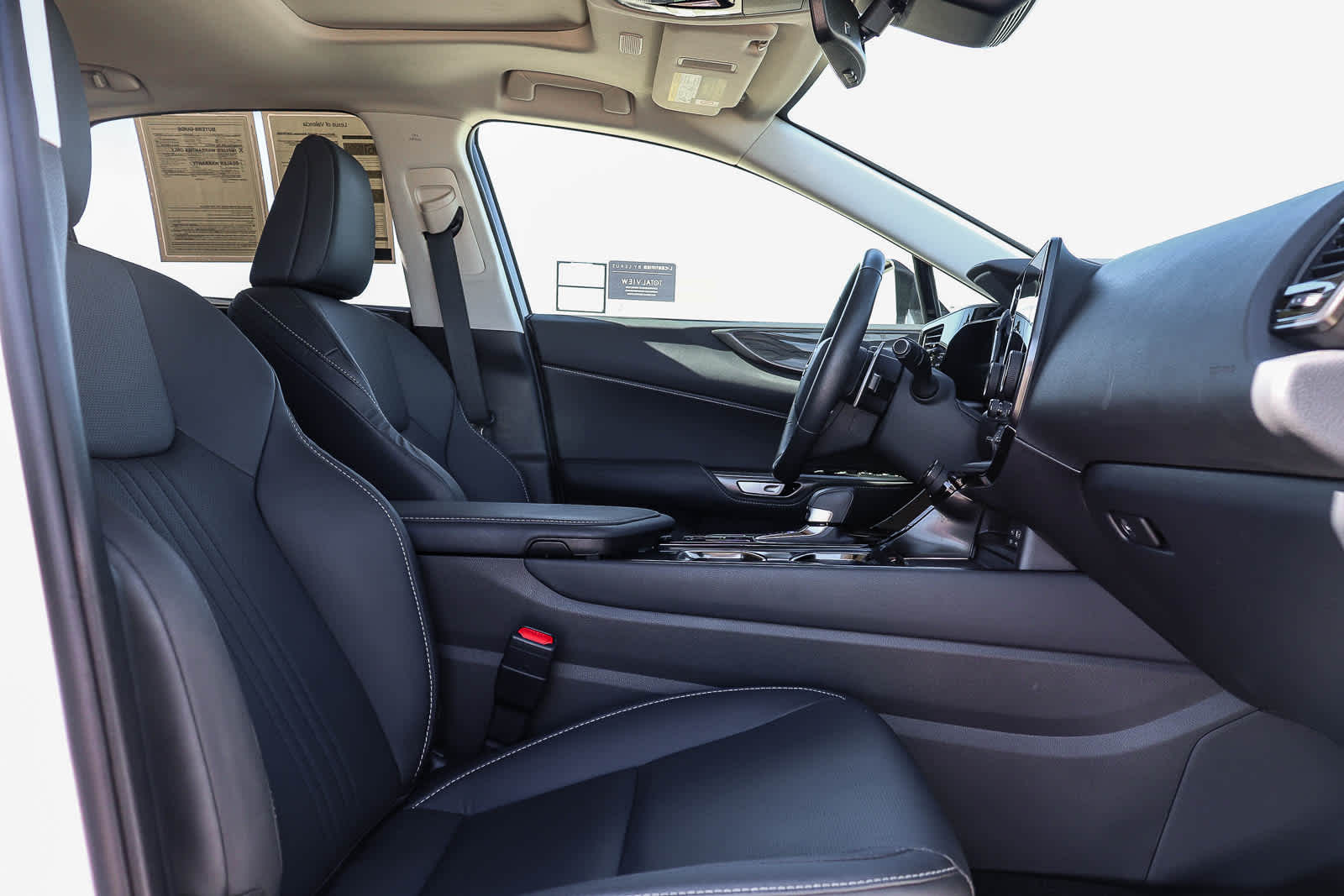 Thumbnail: 2025 Lexus ES - 16