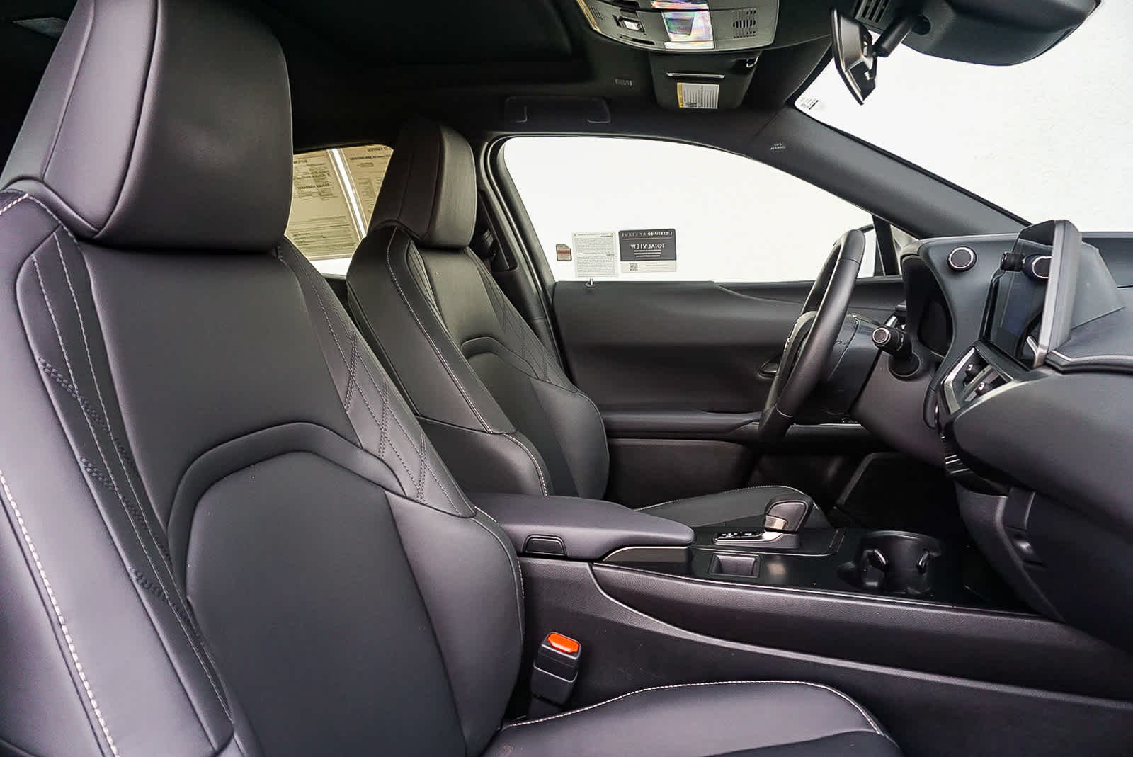 Thumbnail: 2025 Lexus UX - 17