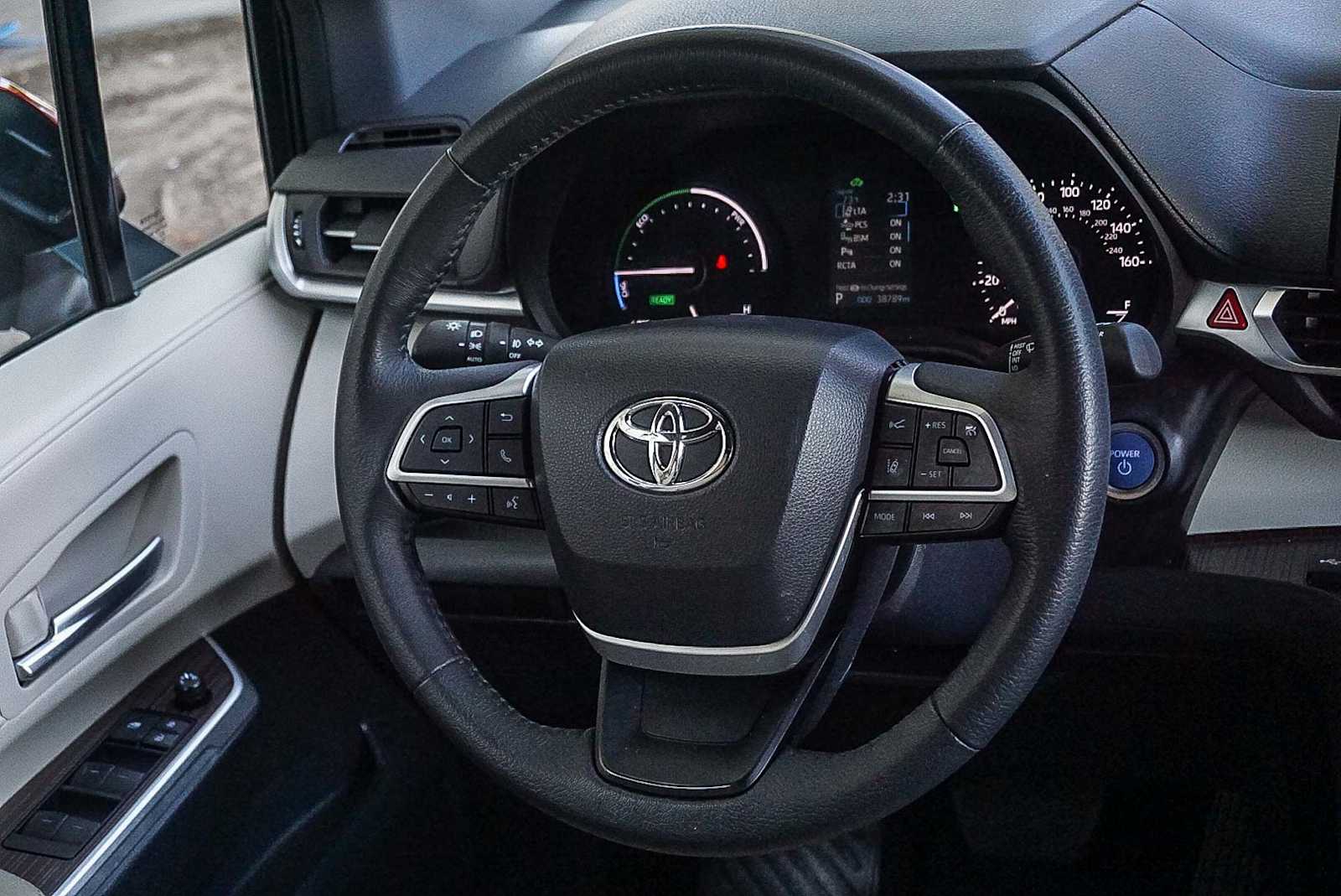 Thumbnail: 2023 Toyota Sienna - 16