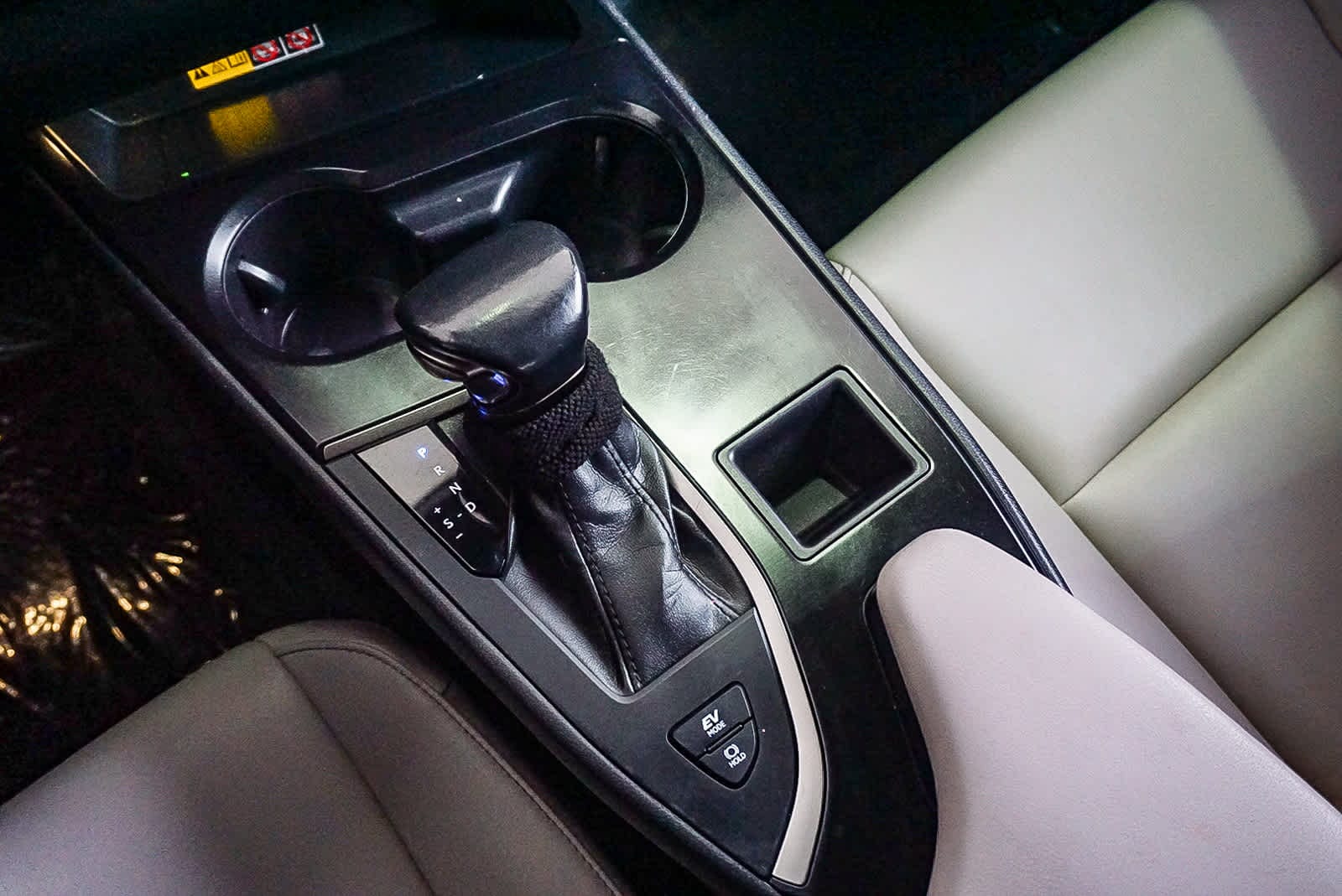 Thumbnail: 2023 Lexus UX - 20