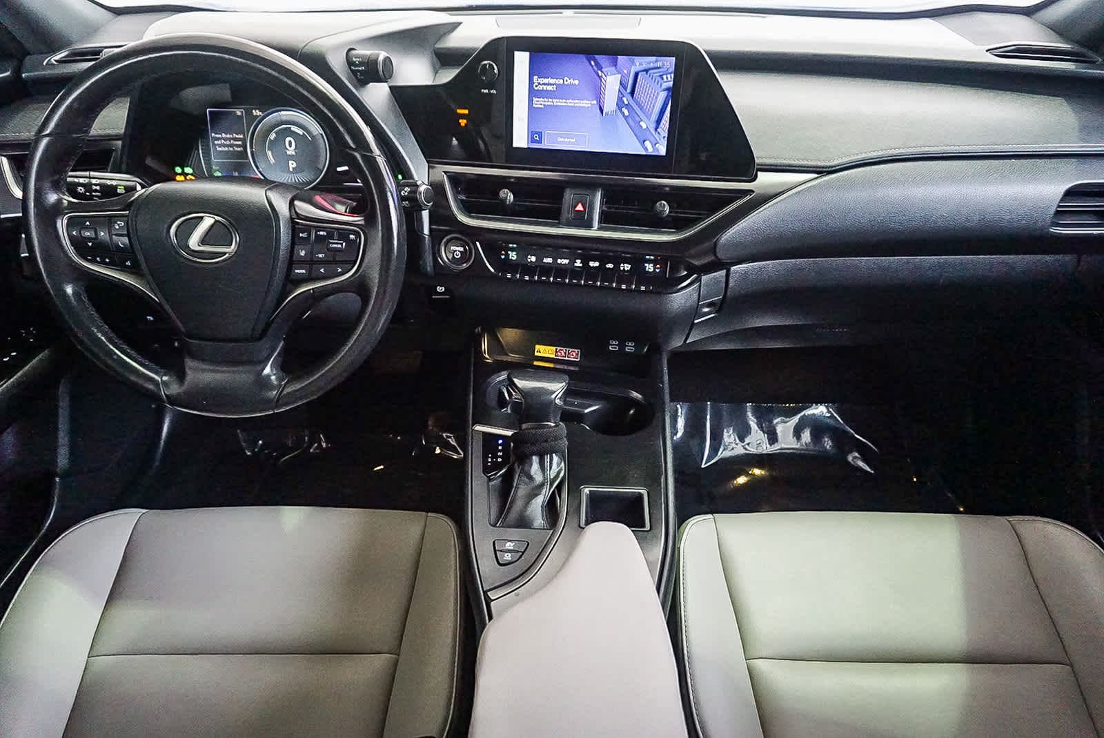 Thumbnail: 2023 Lexus UX - 10