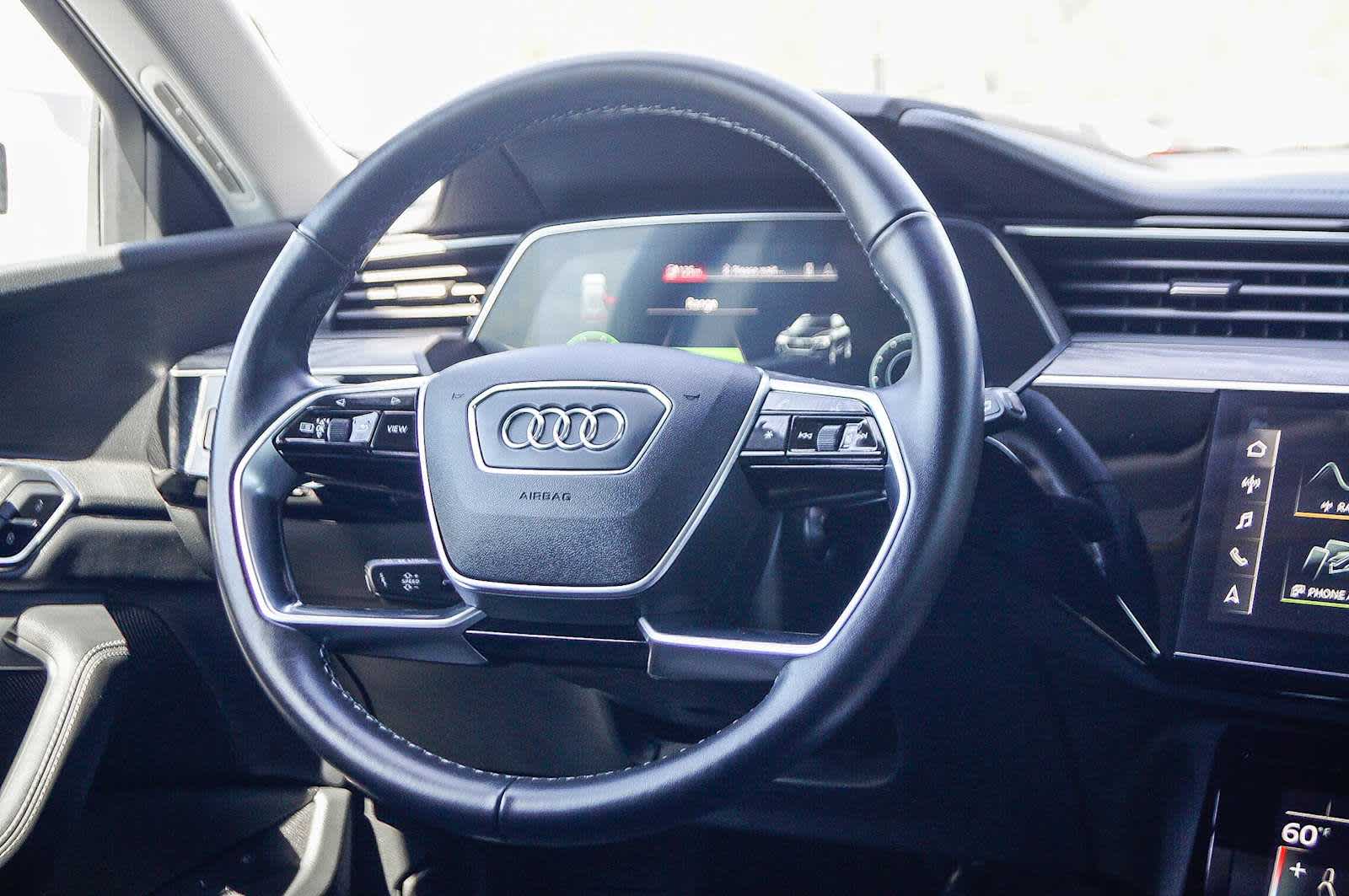 Thumbnail: 2022 Audi e-tron - 15
