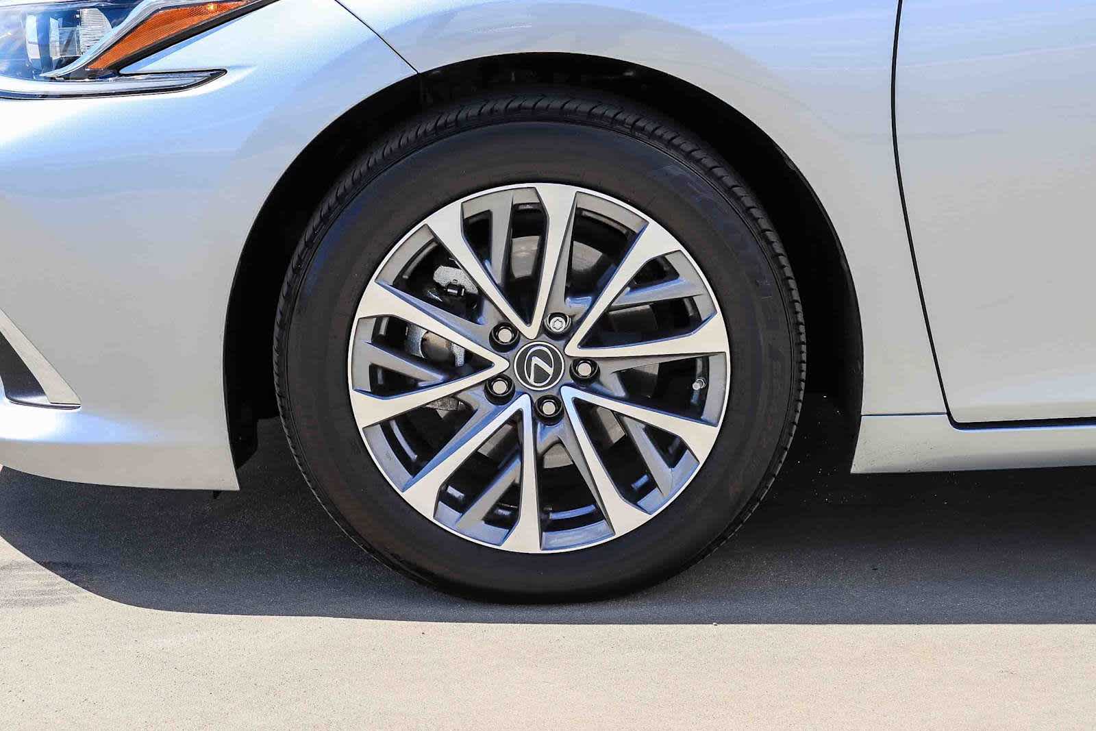Thumbnail: 2025 Lexus ES - 8