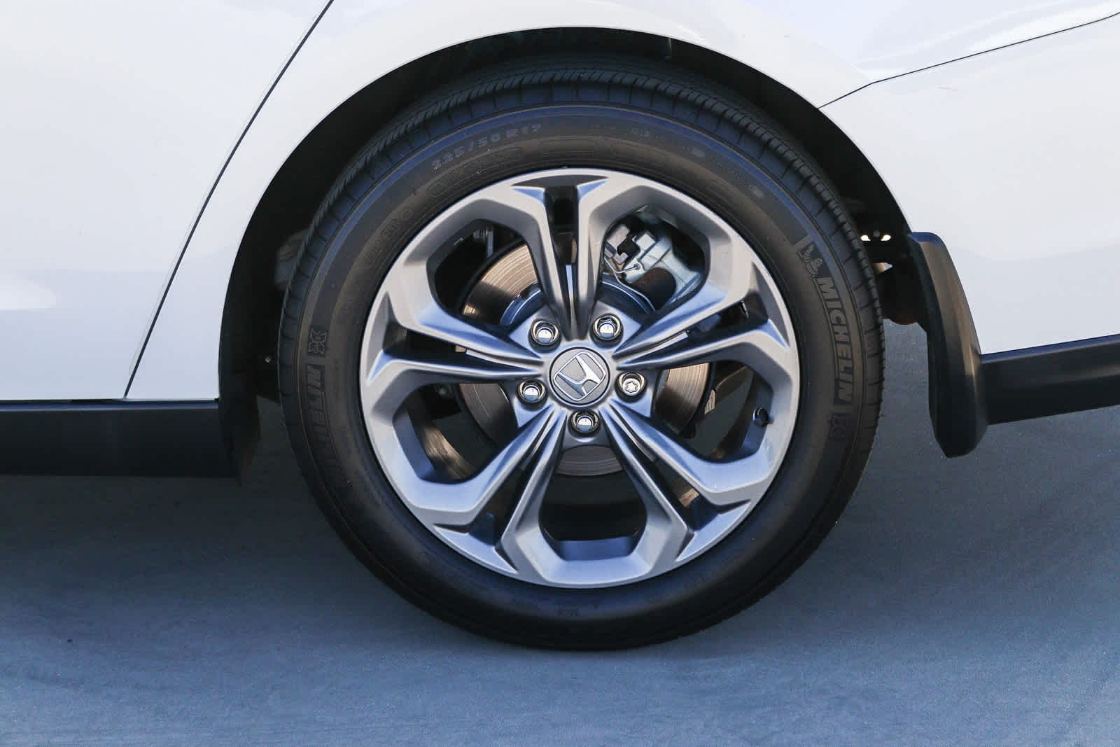 2024 Honda Accord EX - Photo 12