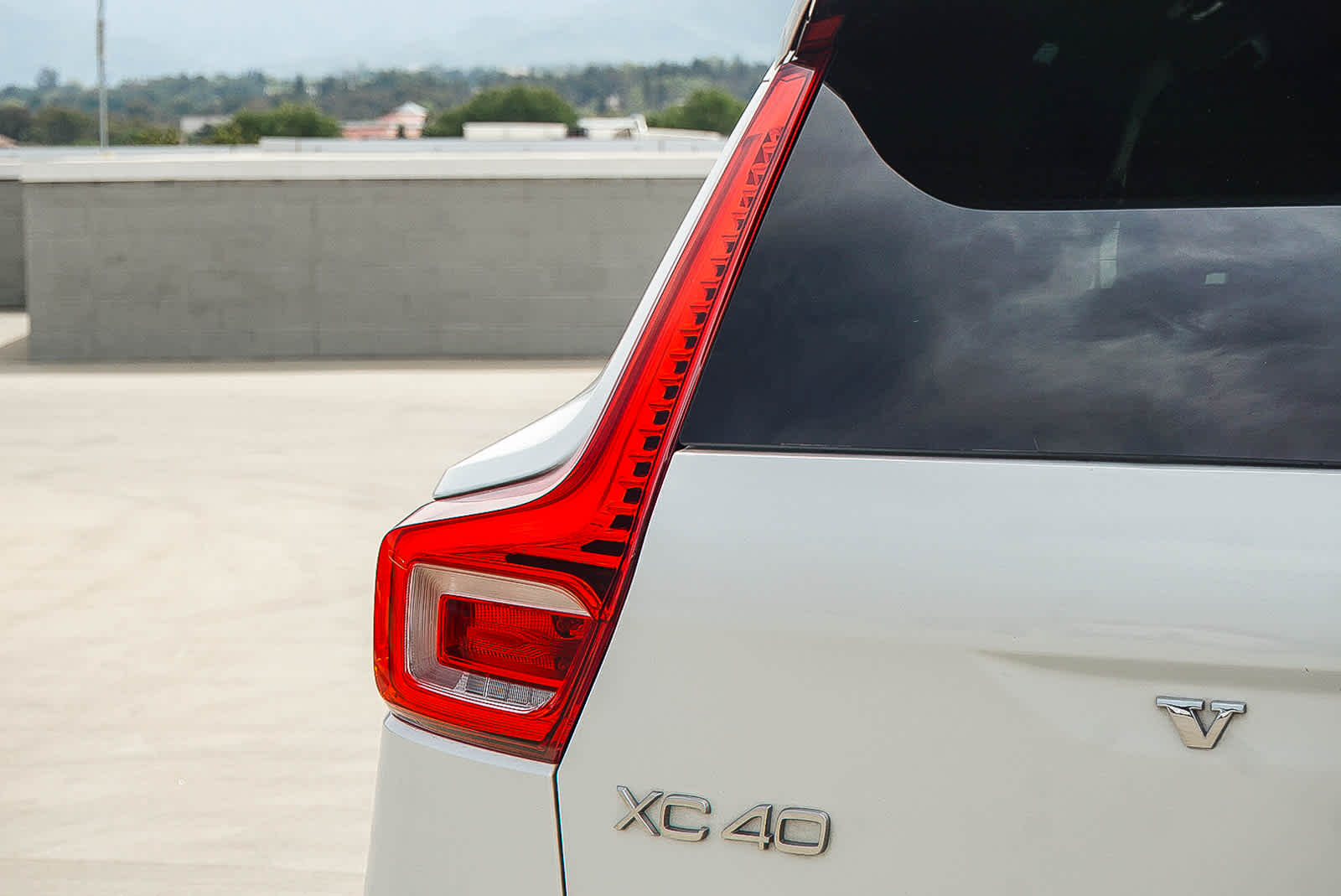 Thumbnail: 2022 Volvo XC40 - 11