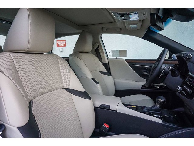 Thumbnail: 2025 Lexus ES - 17