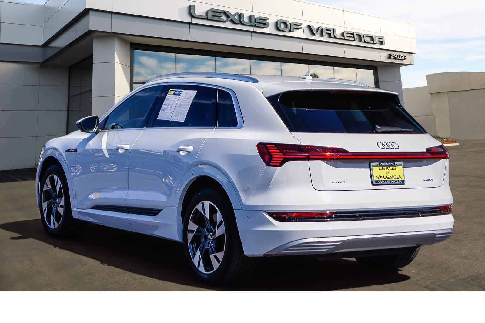 Thumbnail: 2022 Audi e-tron - 2