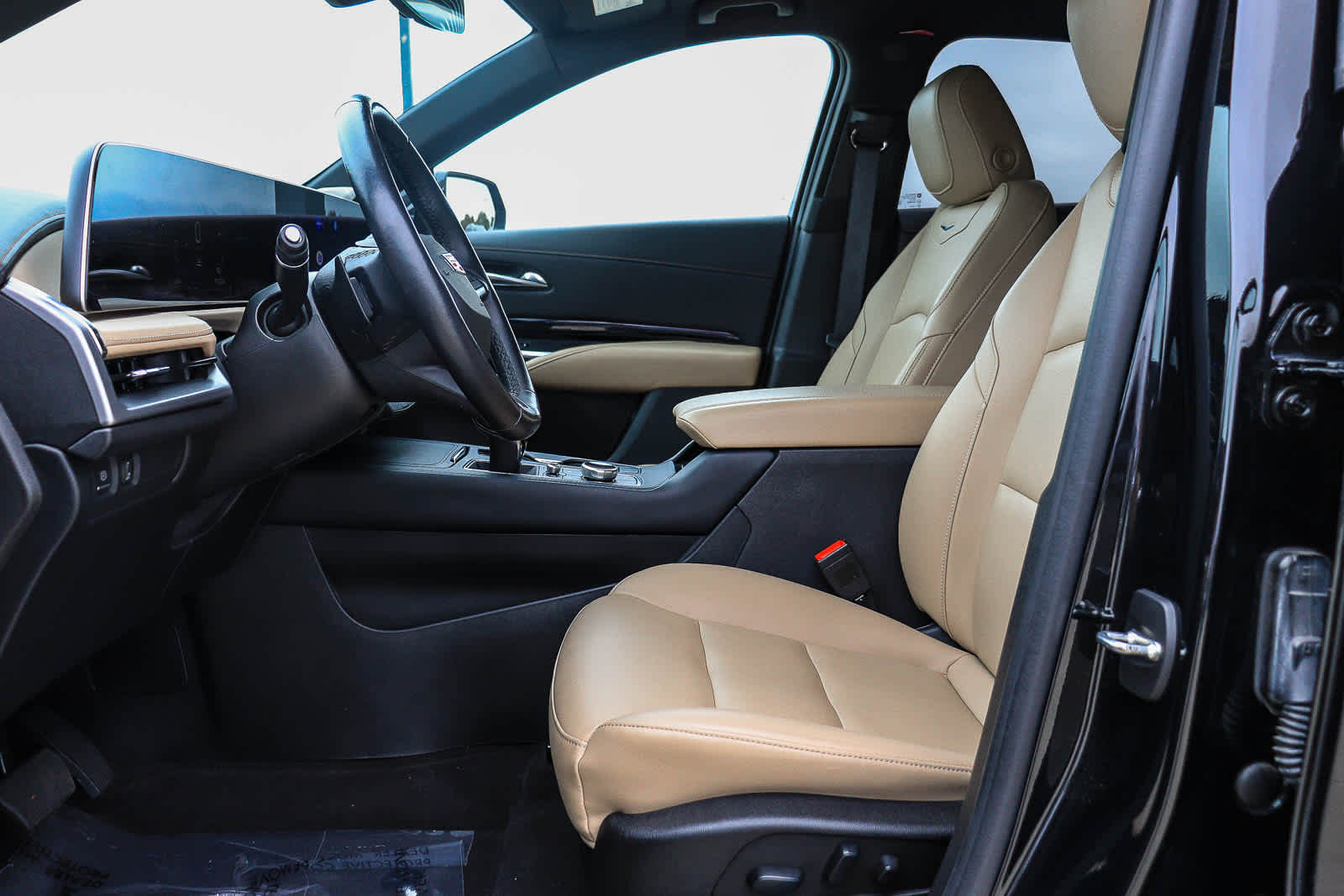 Thumbnail: 2024 Cadillac XT4 - 16