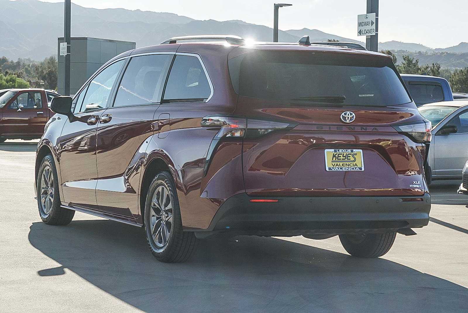 Thumbnail: 2023 Toyota Sienna - 2