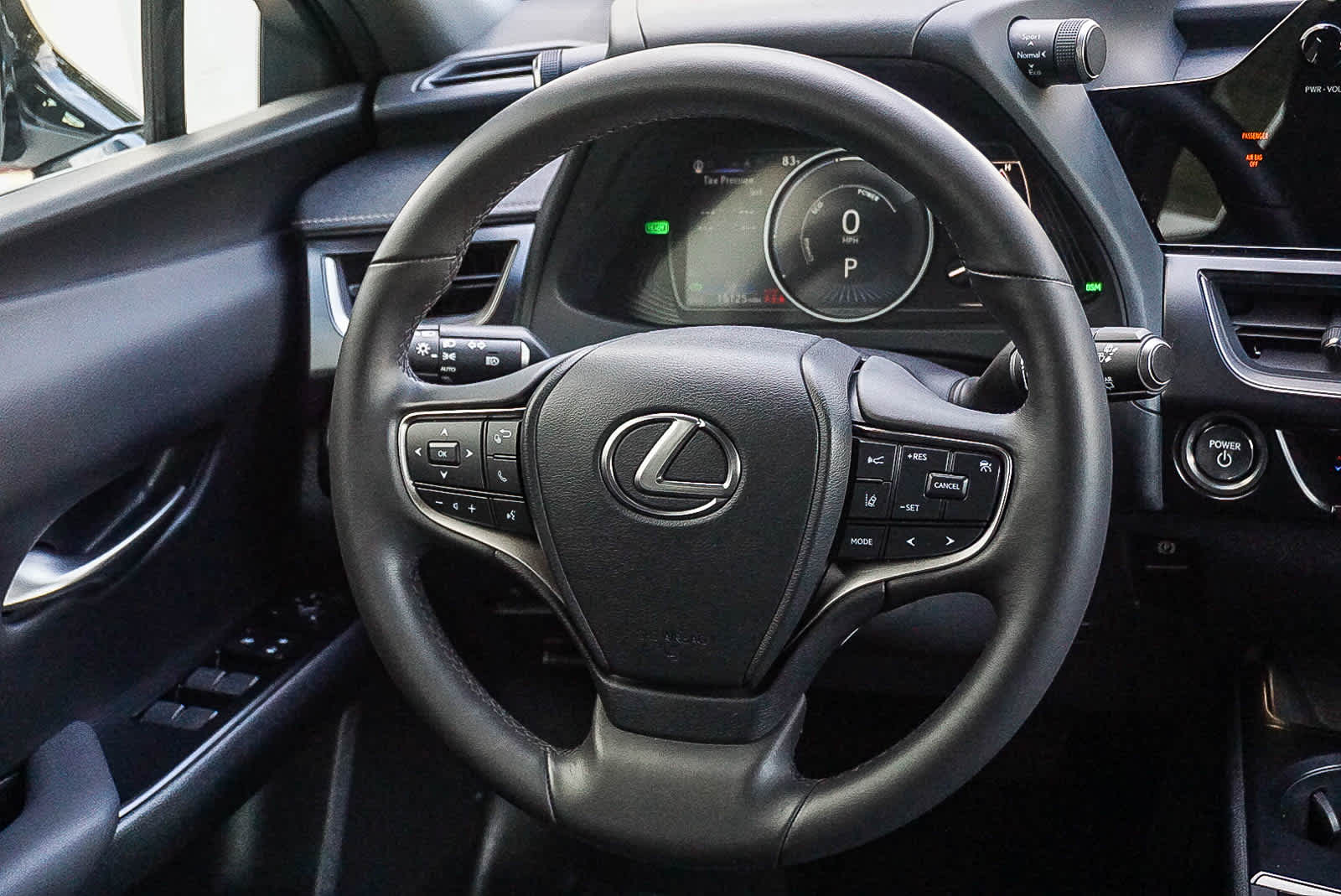 Thumbnail: 2024 Lexus UX - 16