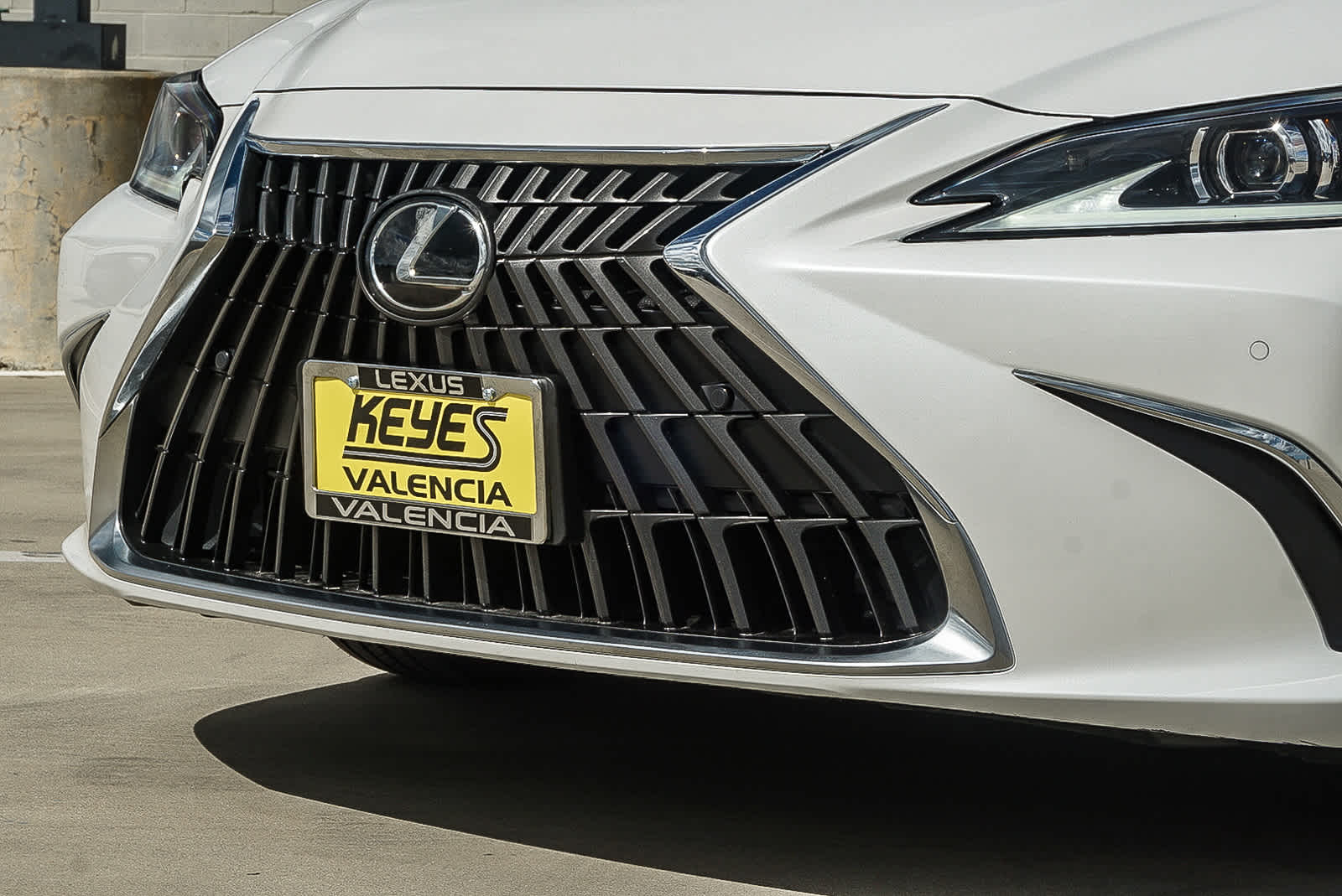 Thumbnail: 2025 Lexus ES - 9