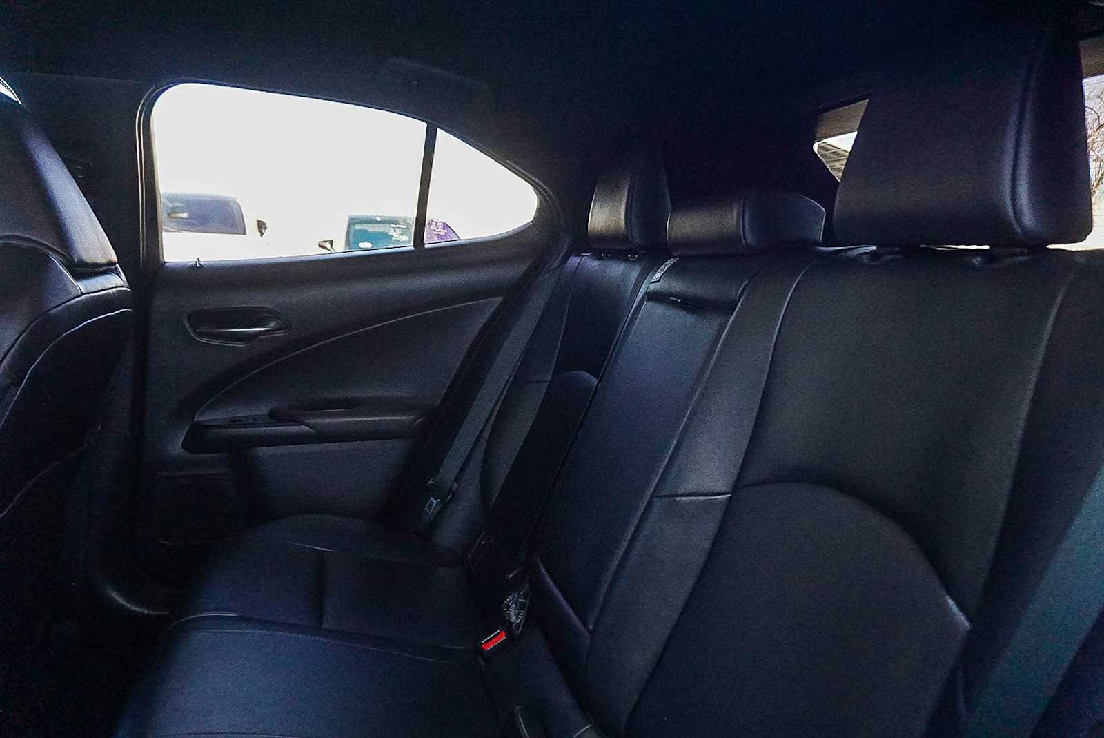 Thumbnail: 2022 Lexus UX - 18