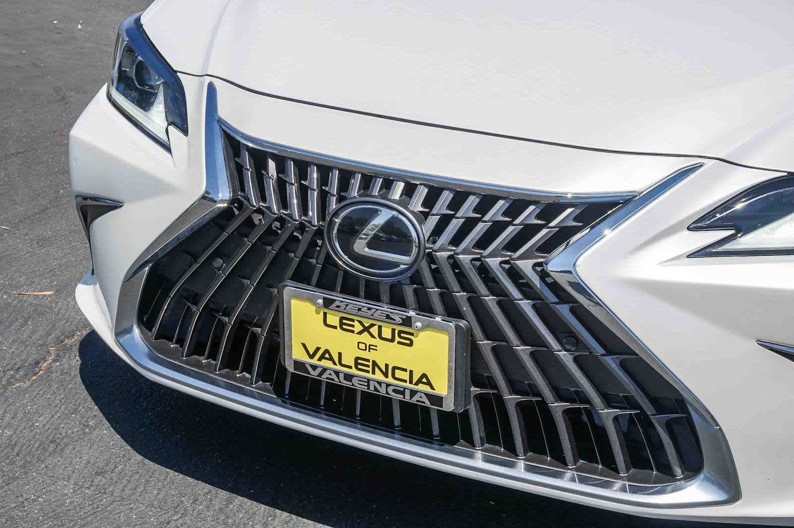 Thumbnail: 2022 Lexus ES - 8