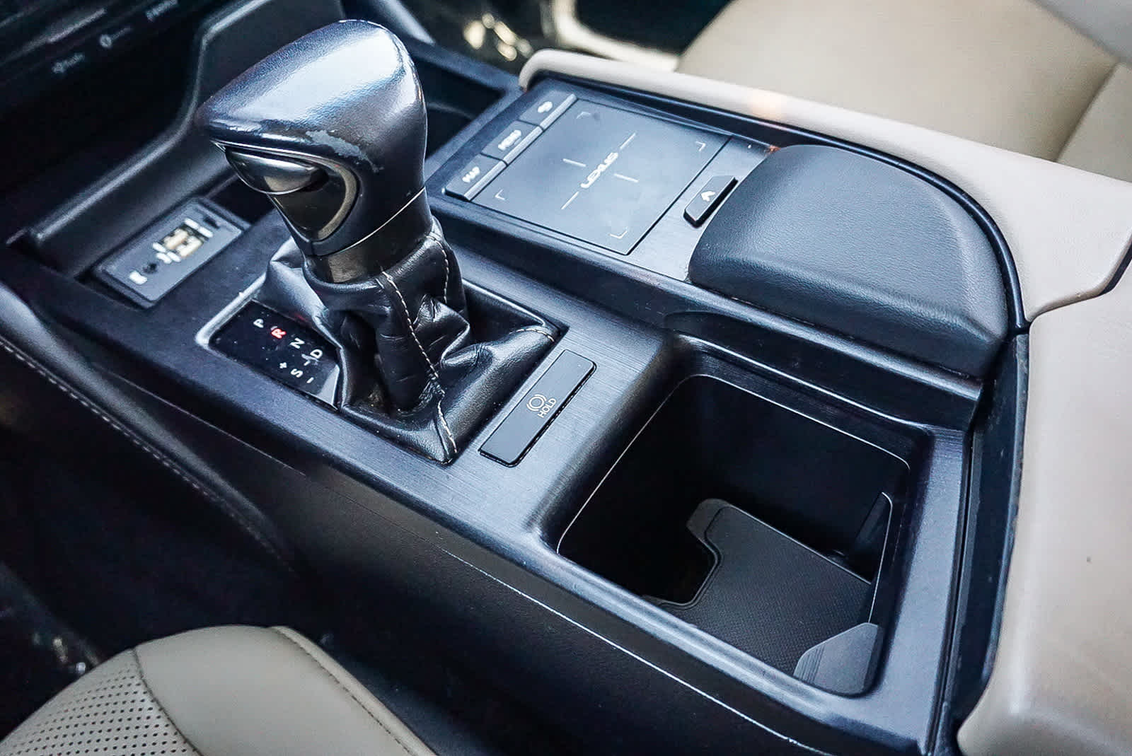 Thumbnail: 2019 Lexus ES - 30