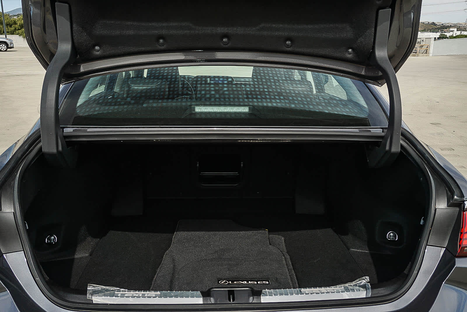 Thumbnail: 2025 Lexus ES - 27