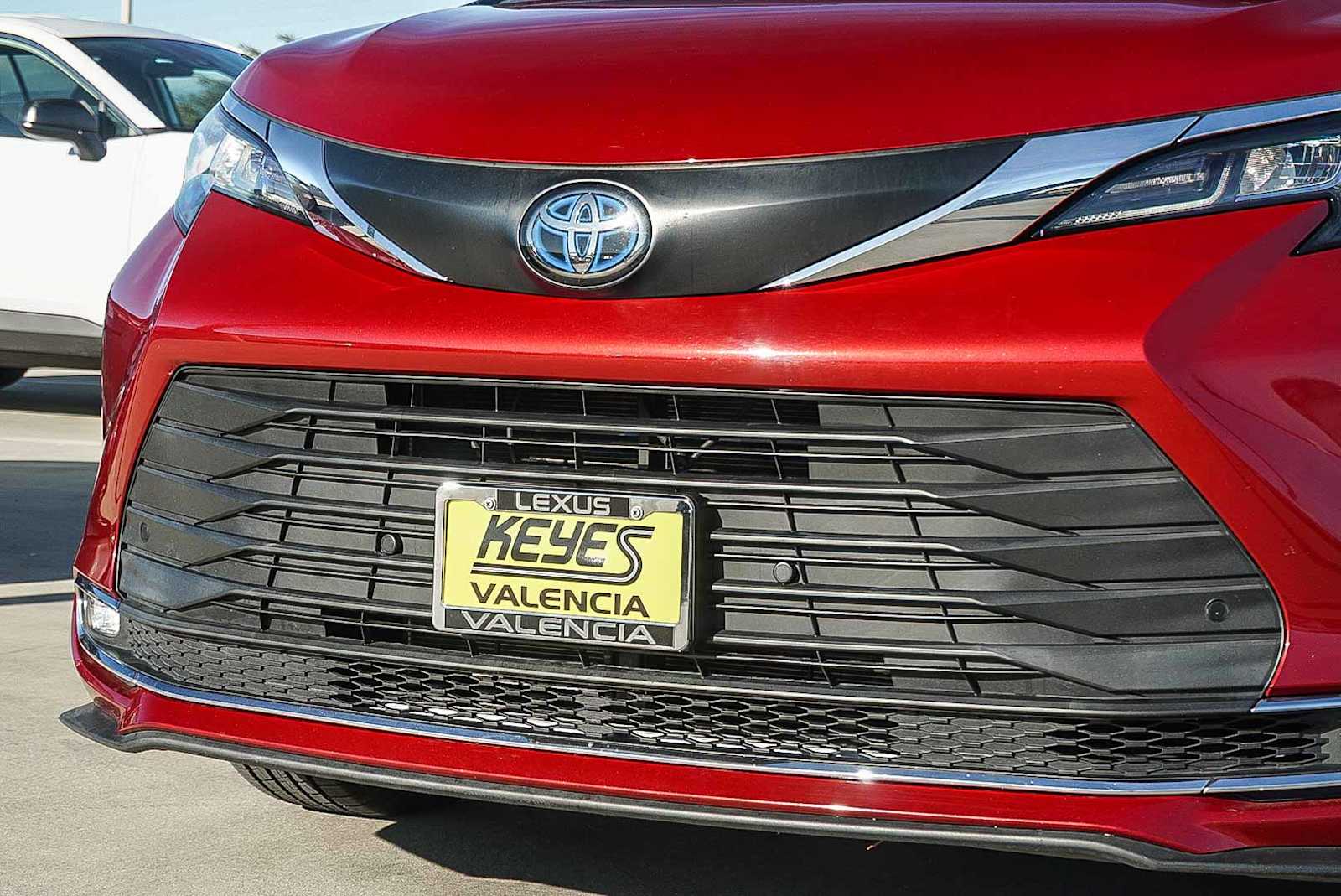 Thumbnail: 2023 Toyota Sienna - 8