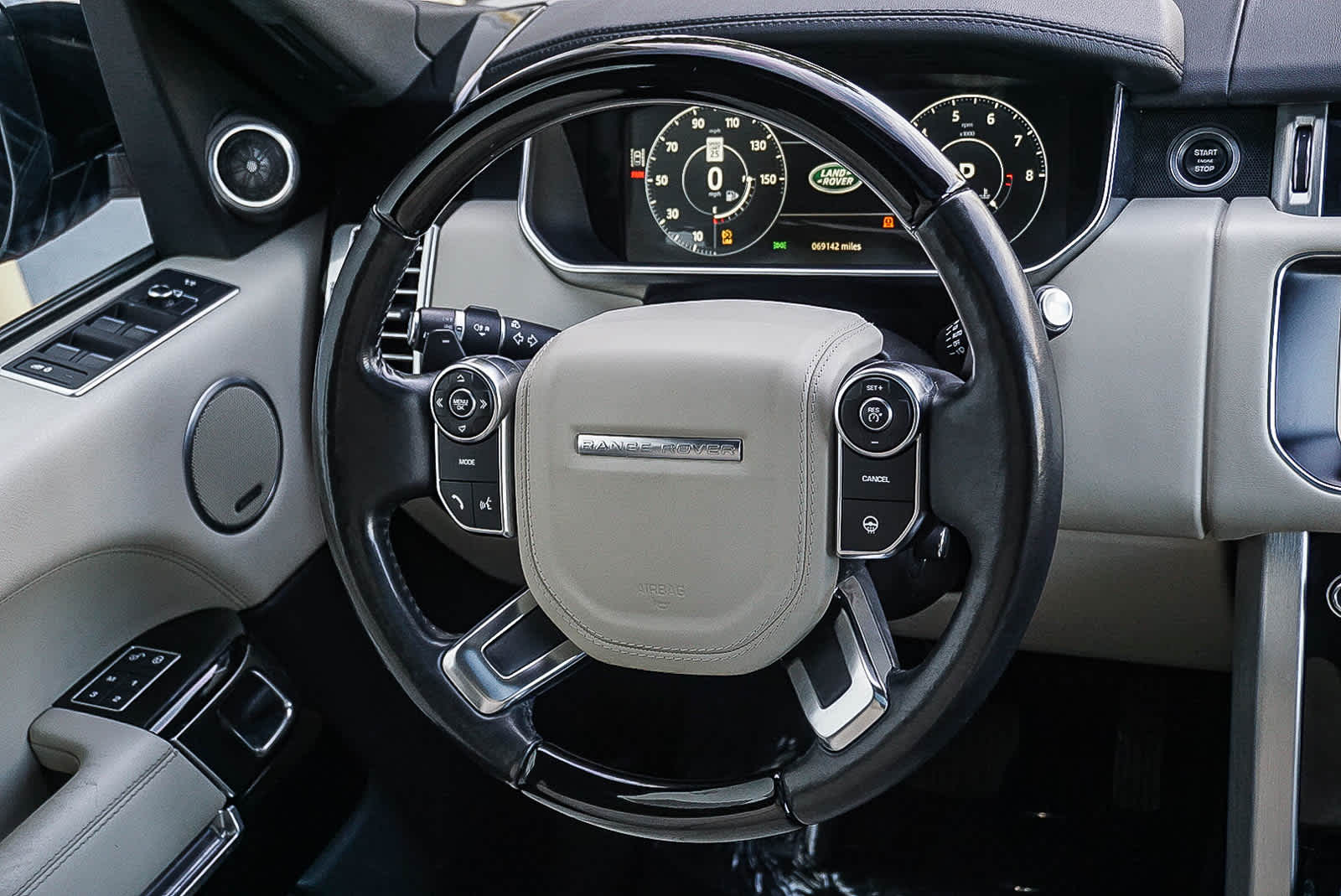 Thumbnail: 2017 Land Rover Range Rover - 15