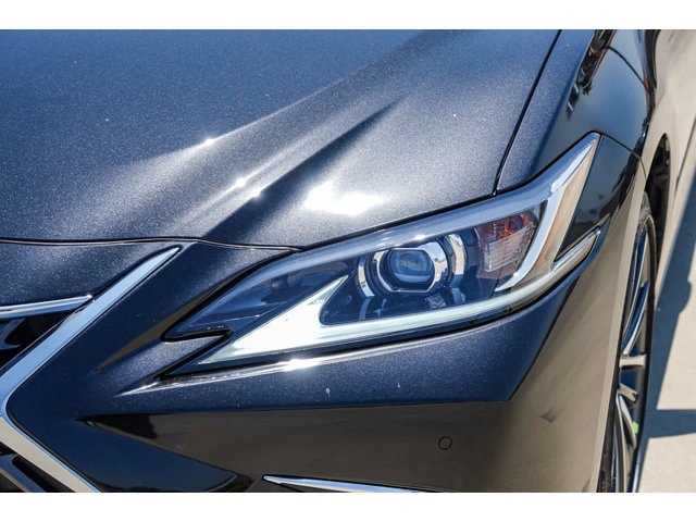 2025 Lexus ES Hybrid 300h 8