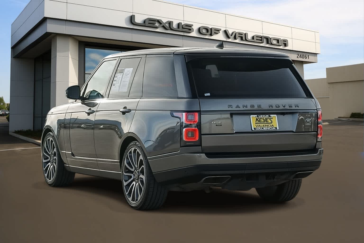 Thumbnail: 2022 Land Rover Range Rover - 4