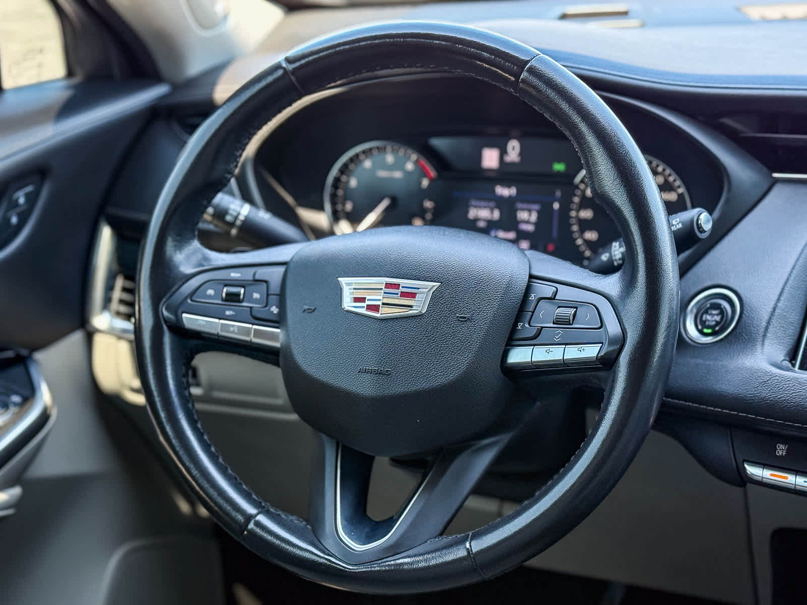 Thumbnail: 2020 Cadillac XT4 - 17