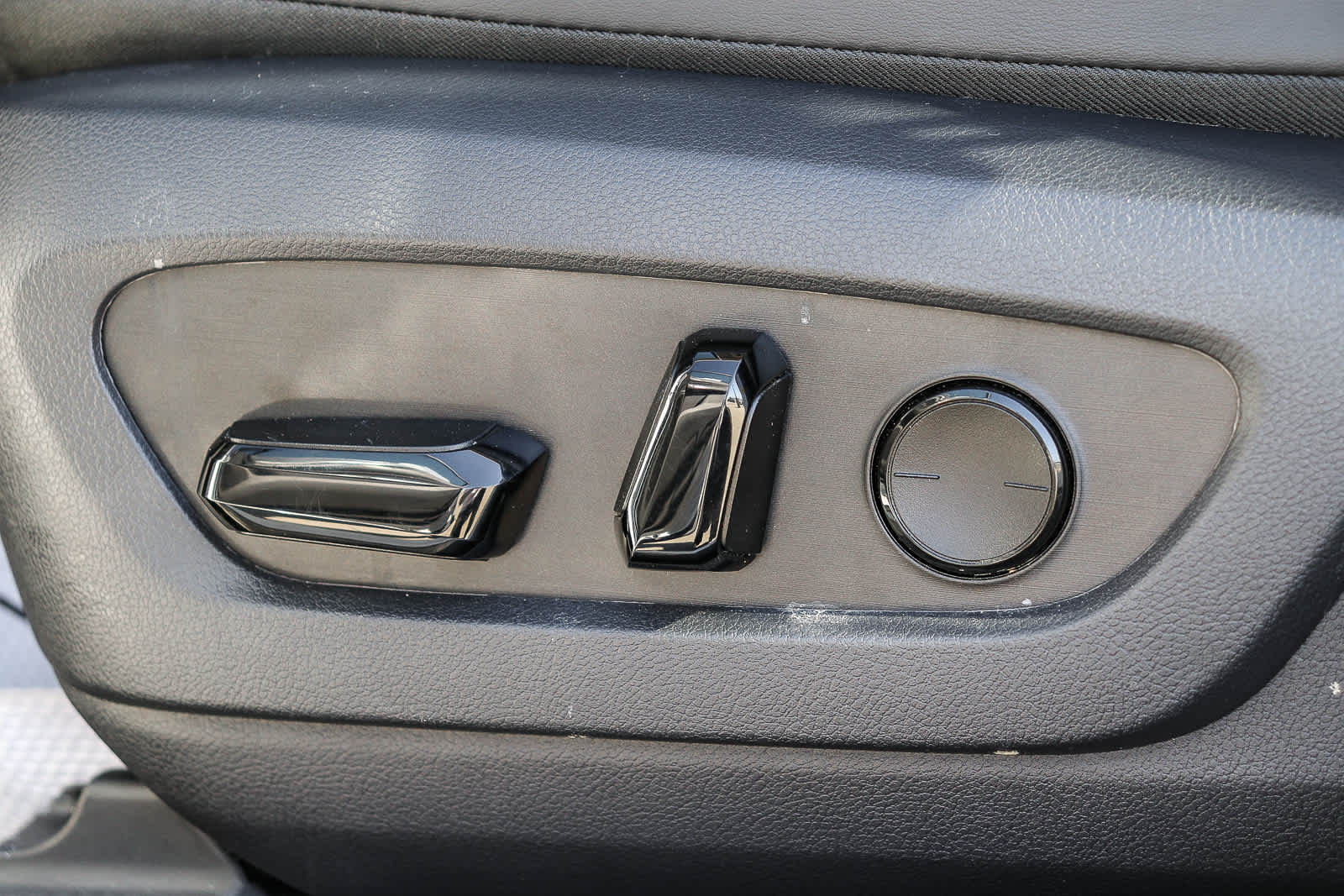Thumbnail: 2025 Lexus ES - 20