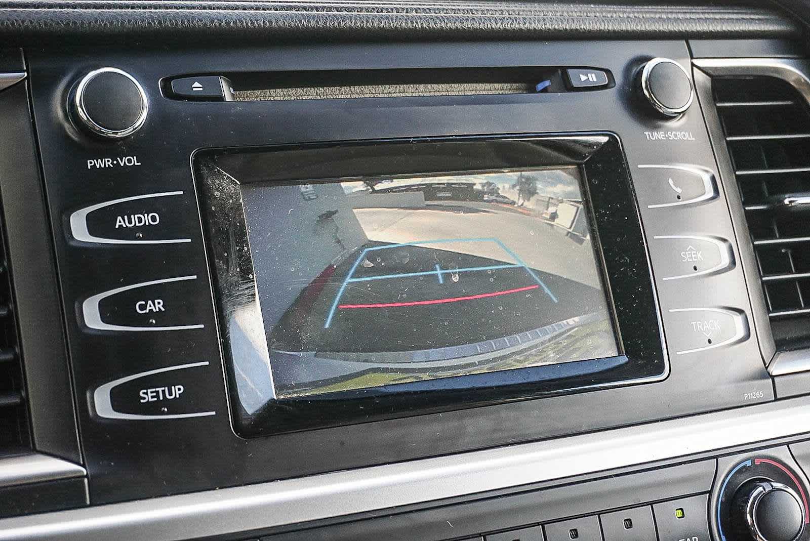 Thumbnail: 2016 Toyota Highlander - 21