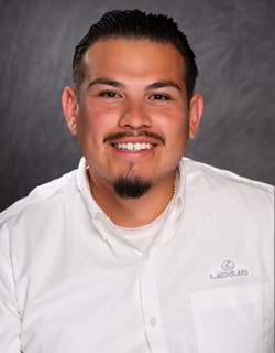 Staff member Alex Espinoza from ID_e32cecdf8337