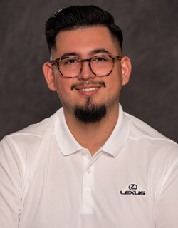 Staff member Hector Lopez from ID_de97e4ae721e