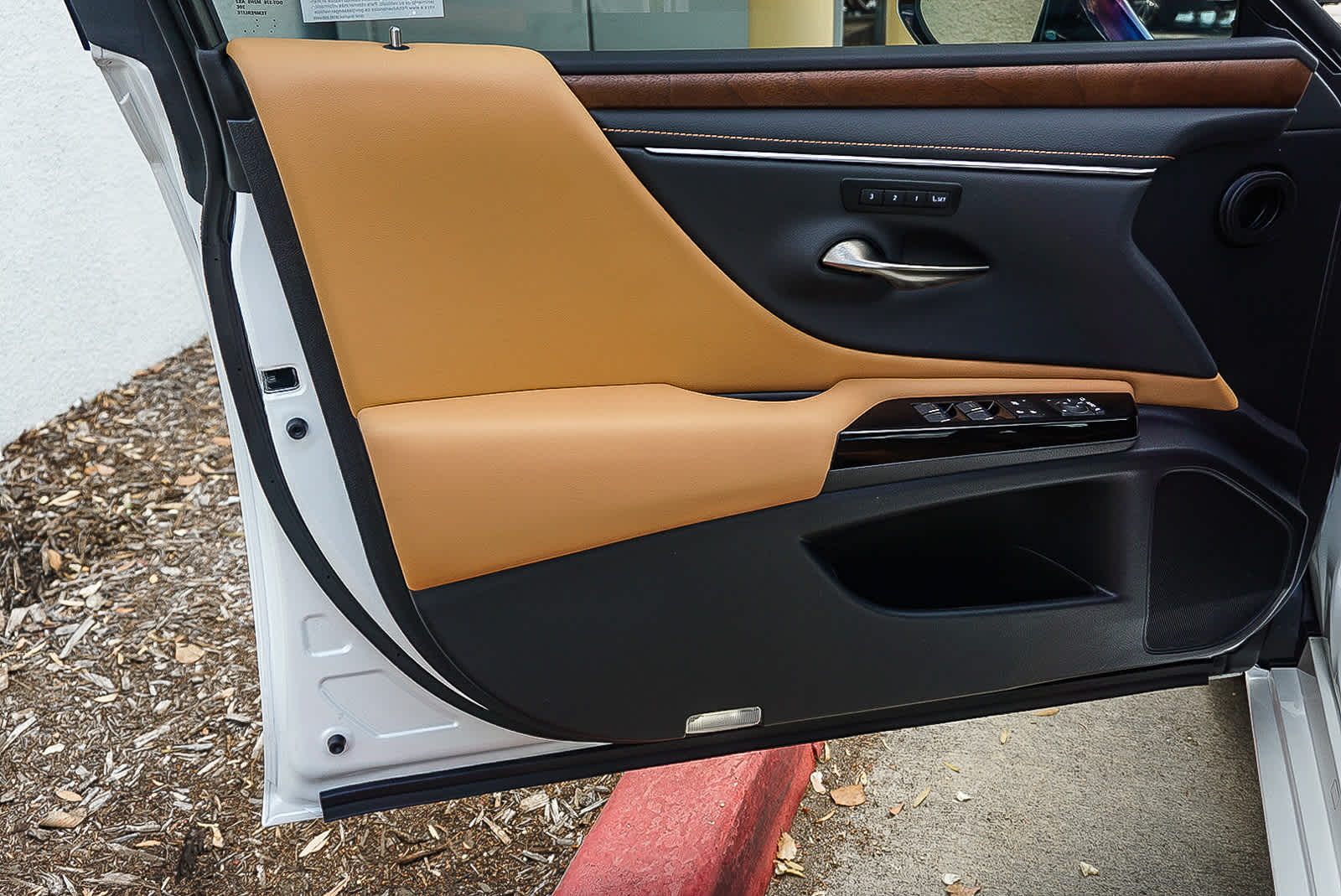 Thumbnail: 2025 Lexus ES - 24