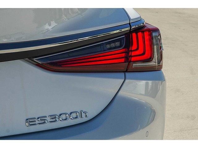 Thumbnail: 2025 Lexus ES - 11