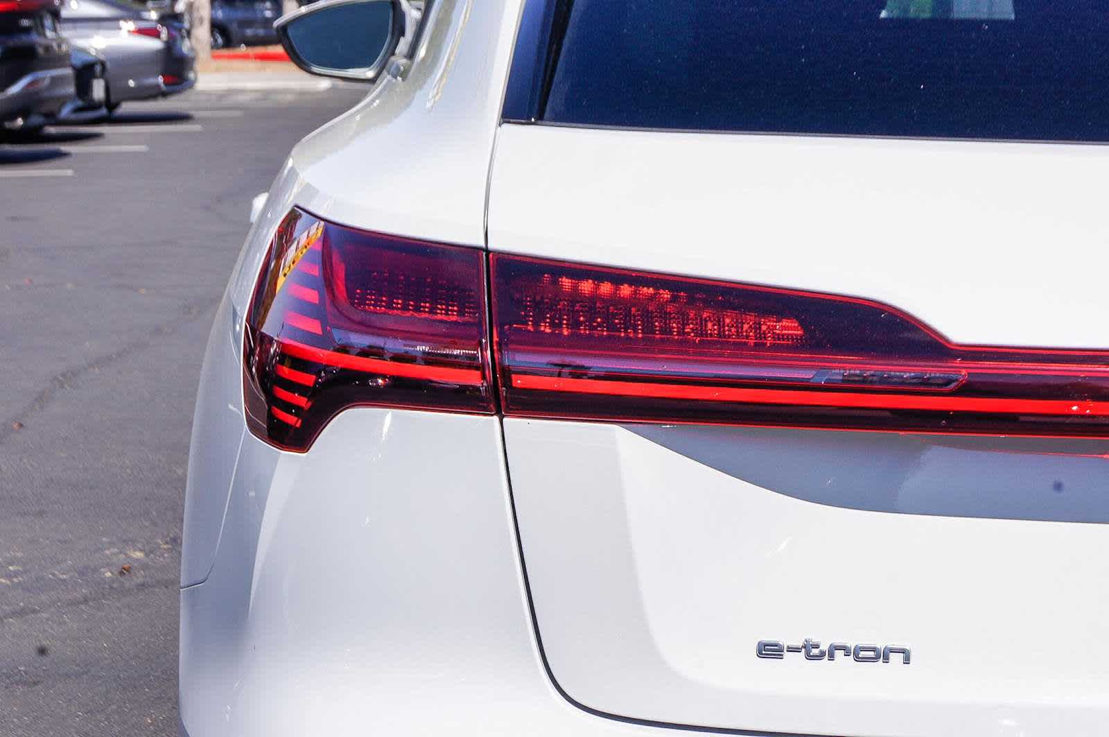 Thumbnail: 2022 Audi e-tron - 11