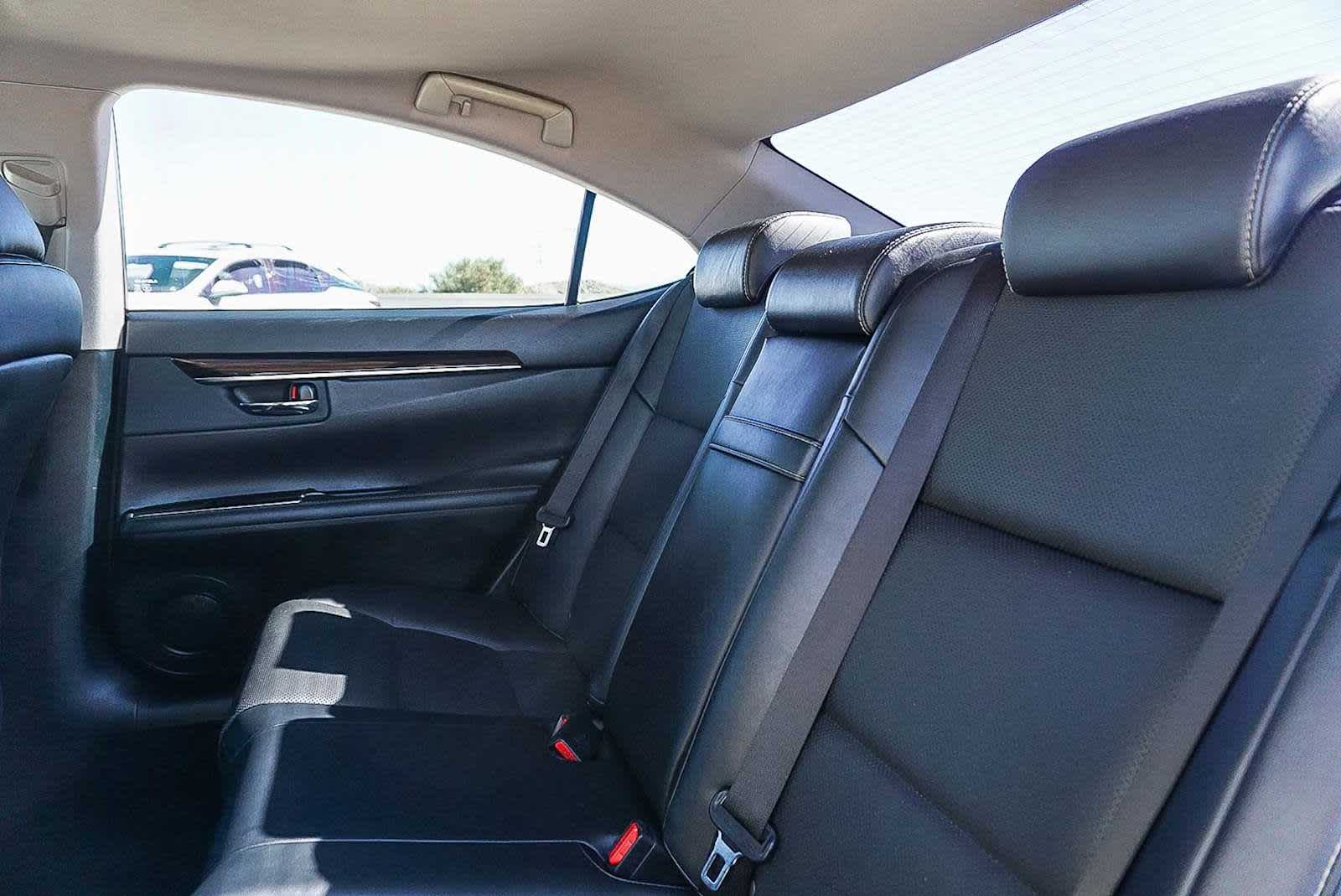 Thumbnail: 2016 Lexus ES - 18