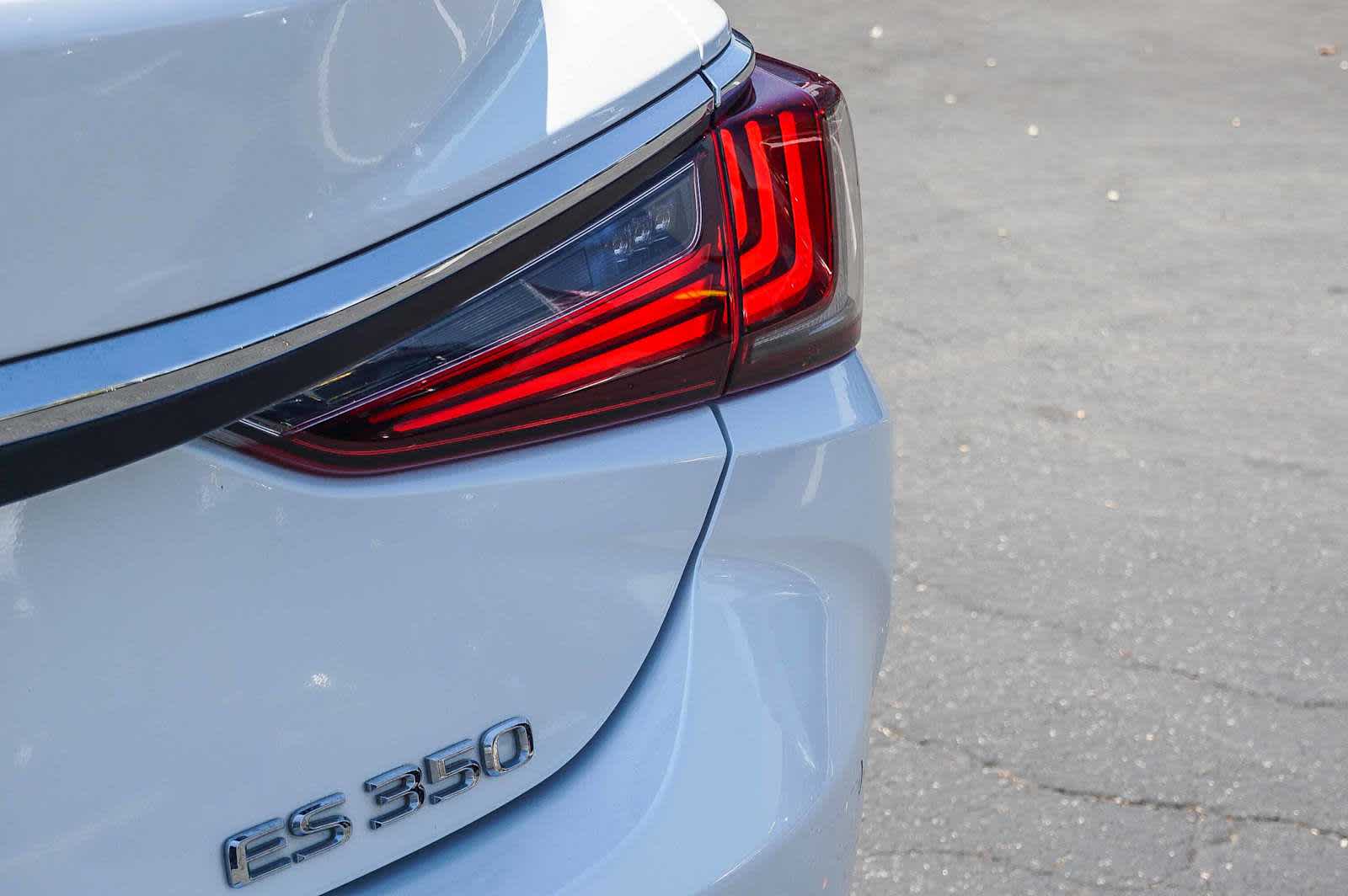 Thumbnail: 2022 Lexus ES - 11