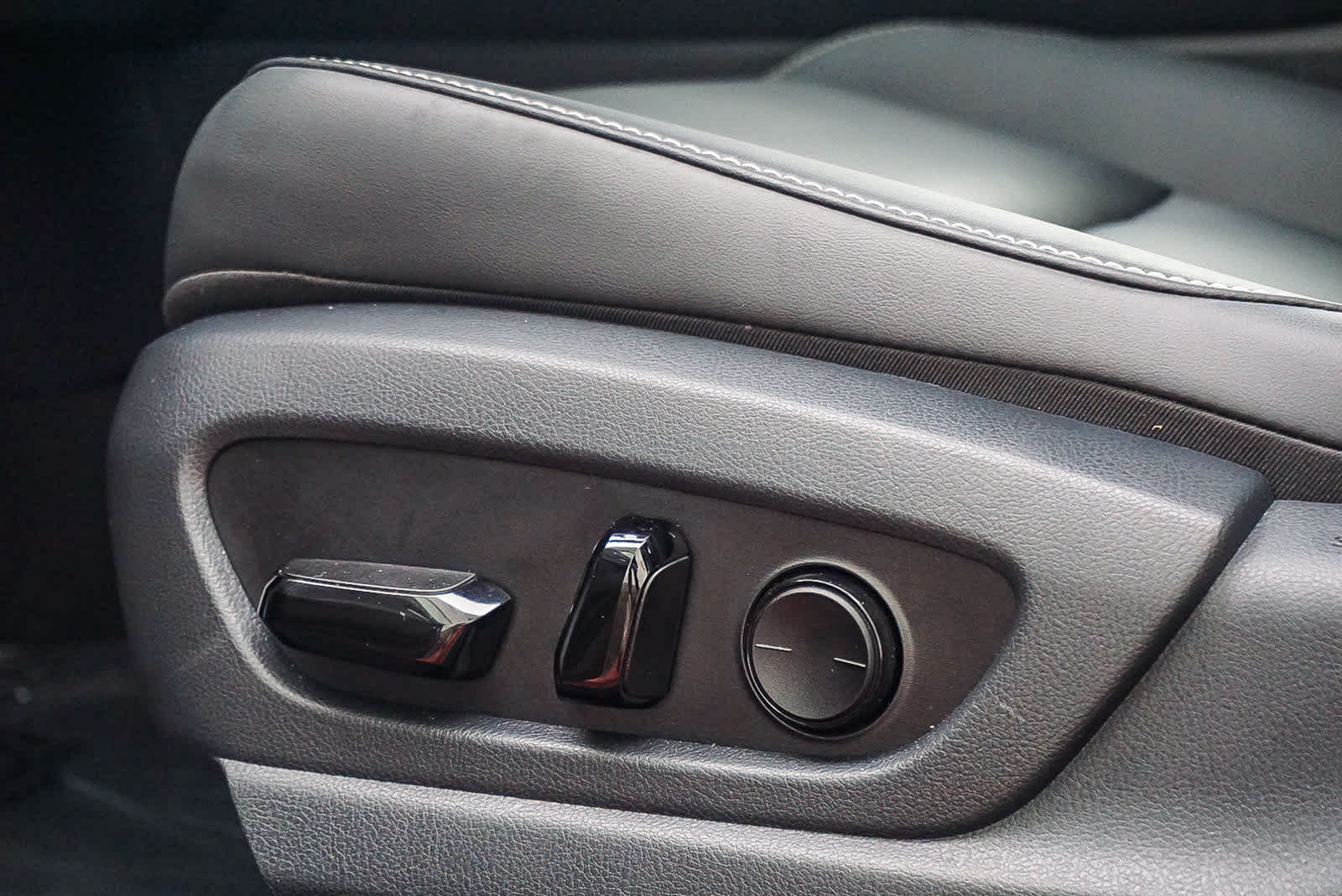 Thumbnail: 2025 Lexus UX - 21