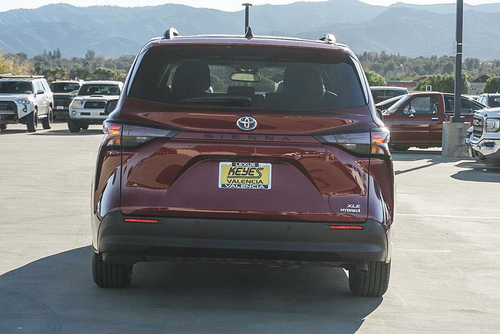 Thumbnail: 2023 Toyota Sienna - 3