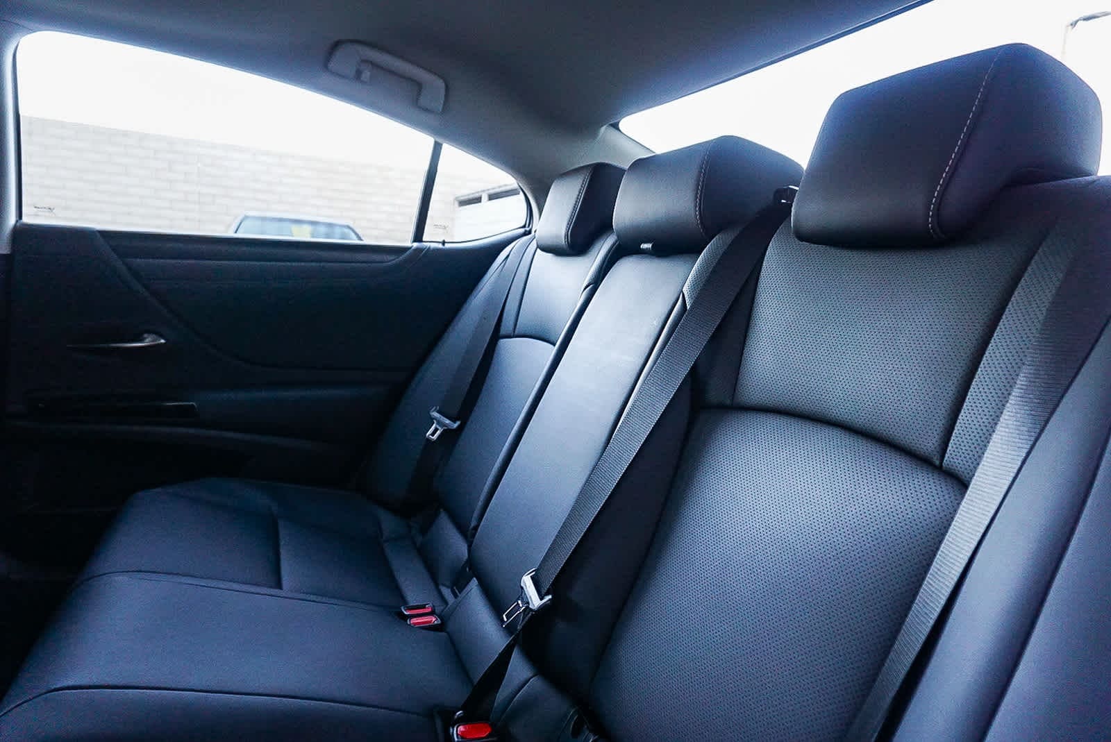 Thumbnail: 2025 Lexus ES - 20