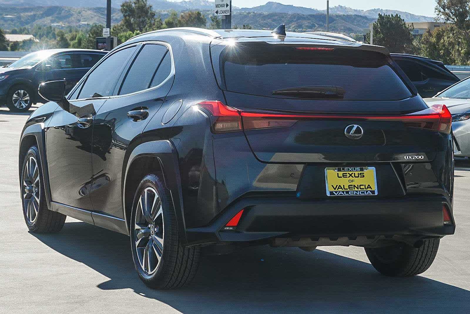 Thumbnail: 2022 Lexus UX - 2