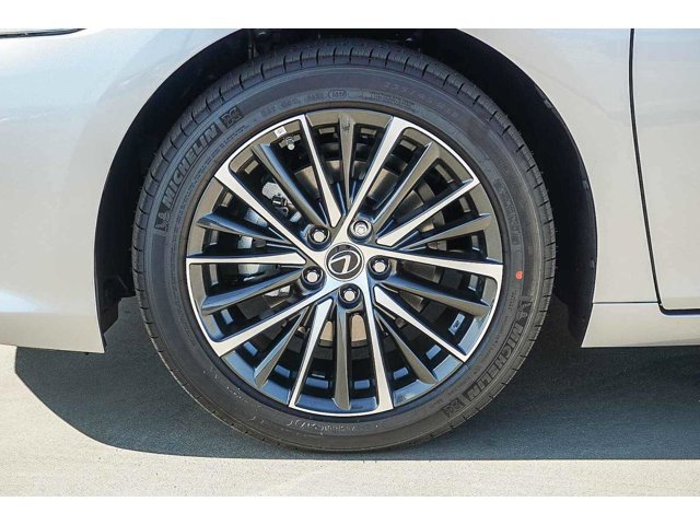 Thumbnail: 2025 Lexus ES - 9