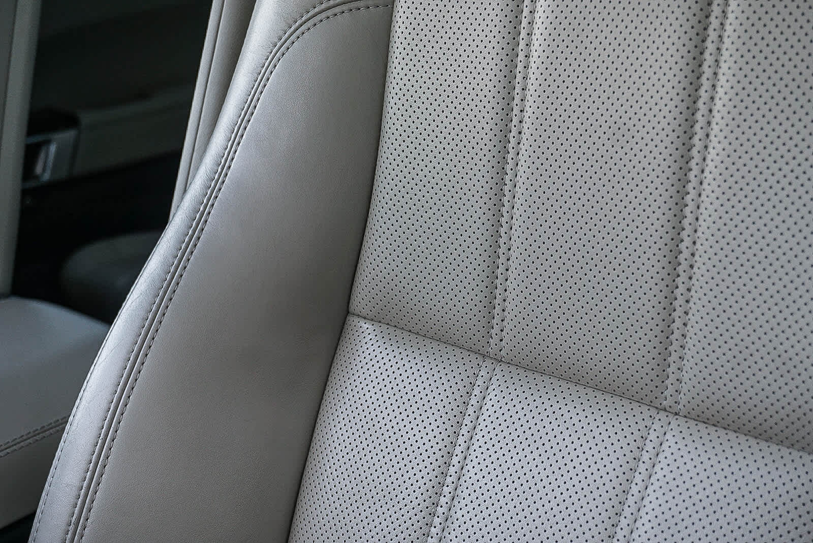 Thumbnail: 2017 Land Rover Range Rover - 24