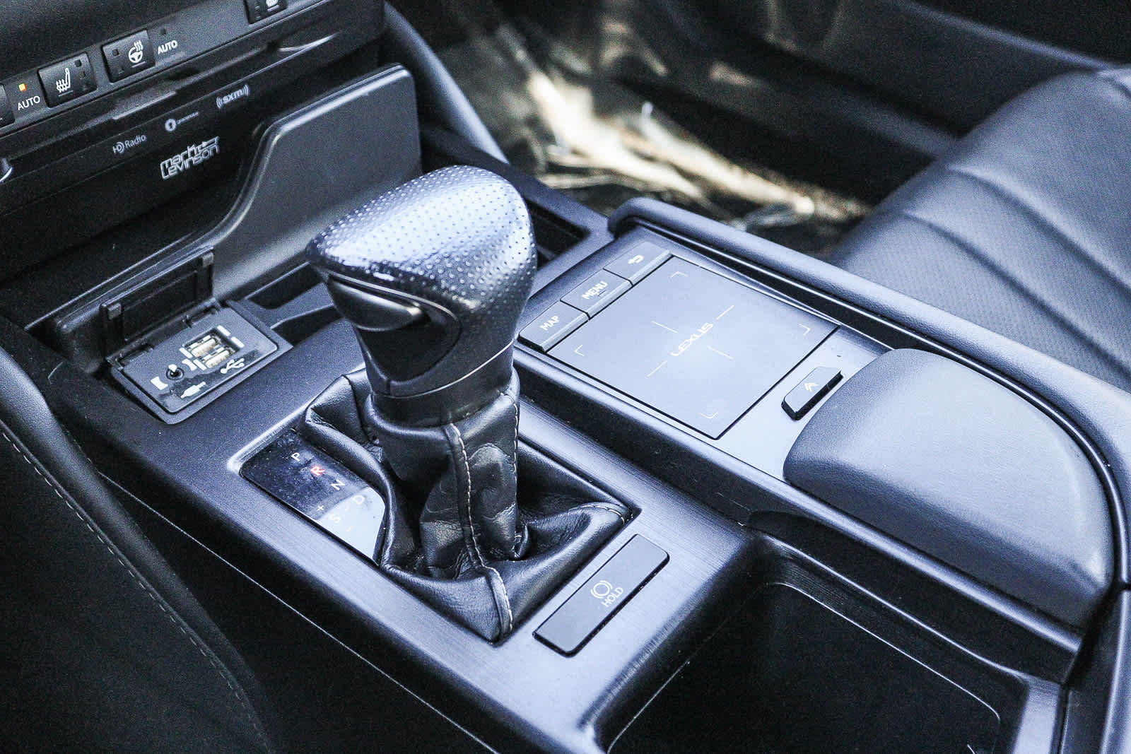 2021 Lexus ES F SPORT - Photo 25