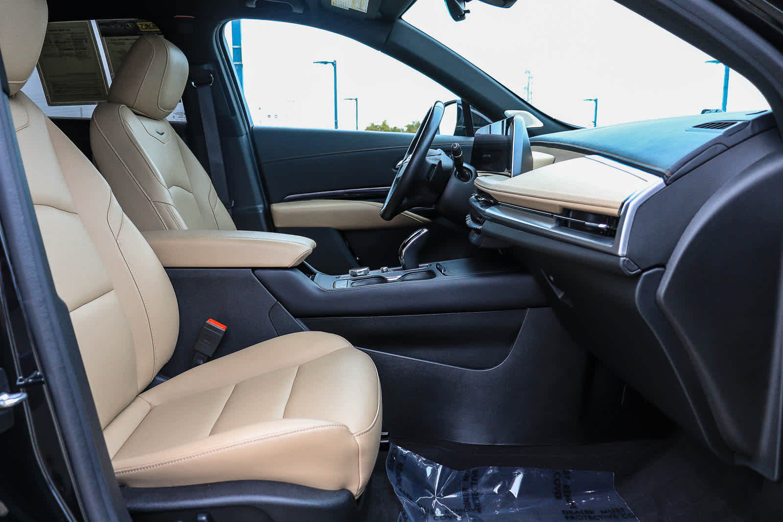Thumbnail: 2024 Cadillac XT4 - 15