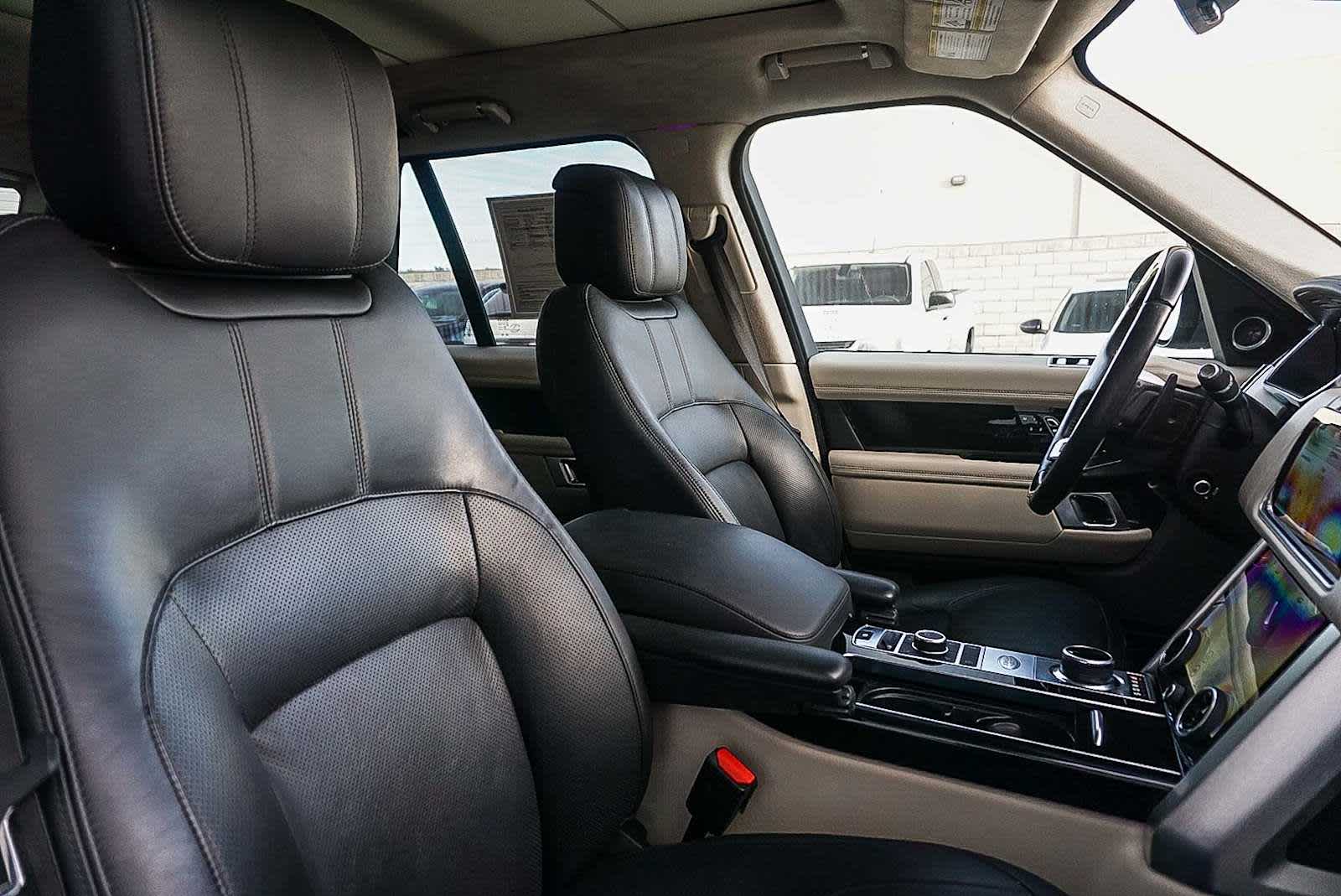 Thumbnail: 2022 Land Rover Range Rover - 18