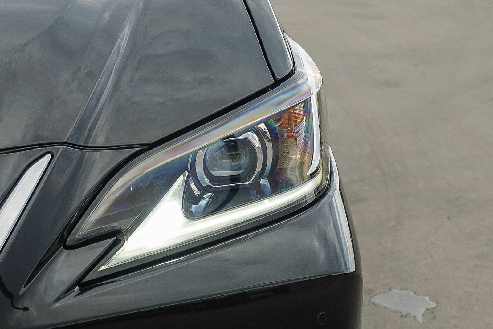 Thumbnail: 2025 Lexus ES - 8
