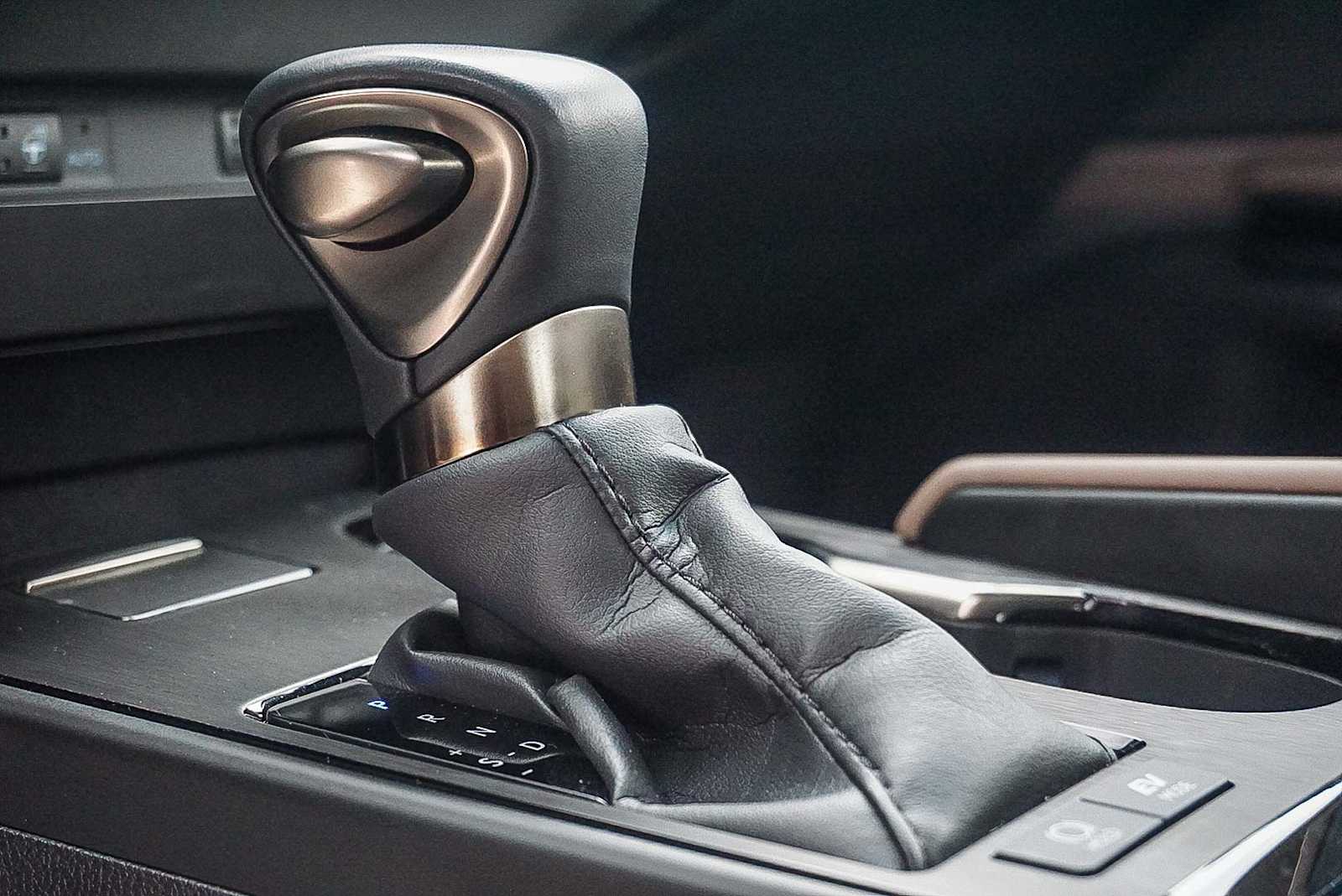 Thumbnail: 2025 Lexus ES - 20