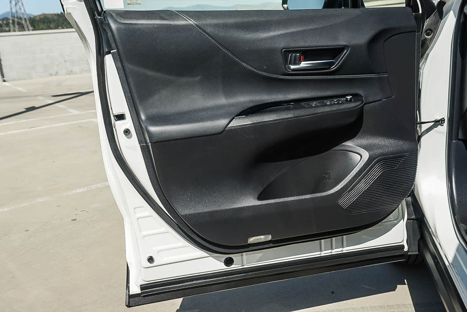 Thumbnail: 2021 Toyota Venza - 25