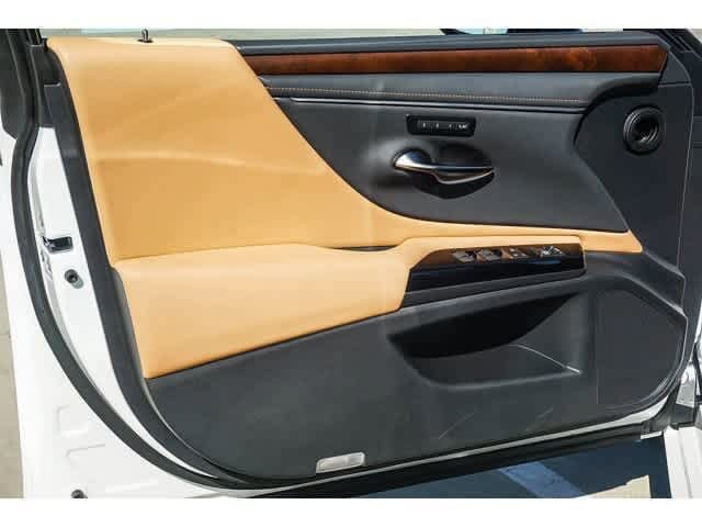 Thumbnail: 2025 Lexus ES - 23