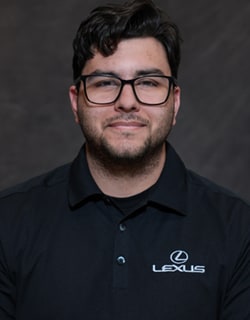 Staff member Andreas Almeida from ID_2d8dd980d912